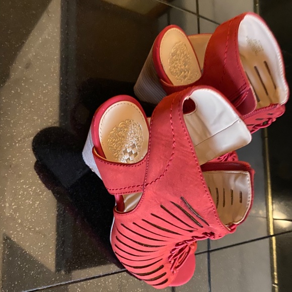 Vince Camuto - Picture 12 of 14